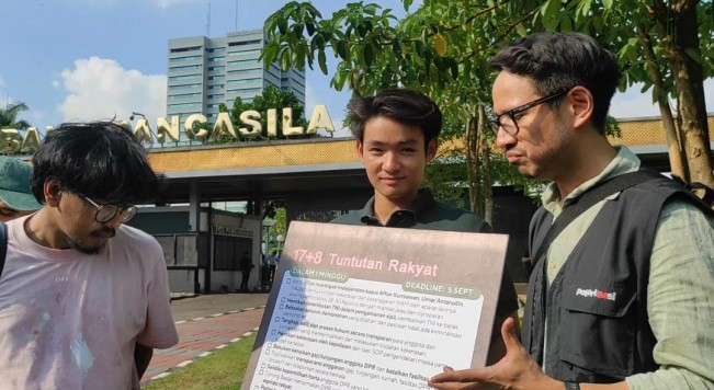 Ferry Irwandi ditemui di depan Gerbang Pancasila Gedung DPR, Senayan, Jakarta Pusat, Kamis (4/9/2025). [FTNews]